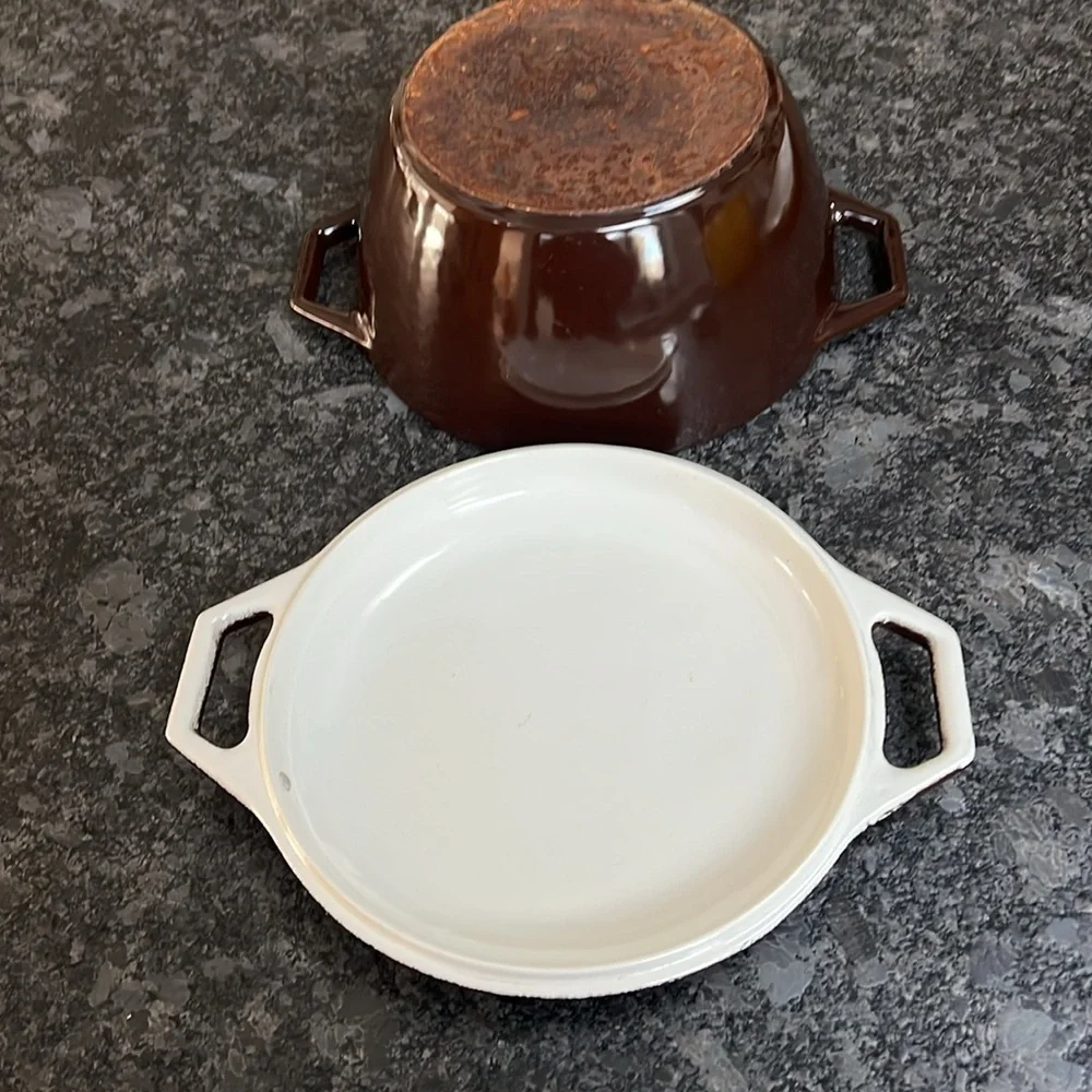 Copco Set of Two 6L Yellow and 2L Brown Cast Iron Pots with Lids